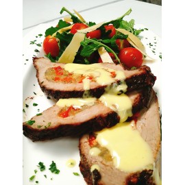 Carne rellena de verduras con salsa de morrón
